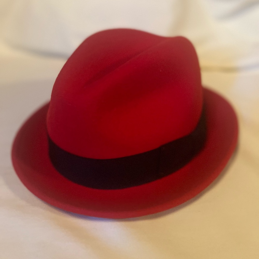 Red Fedora - excellent condition